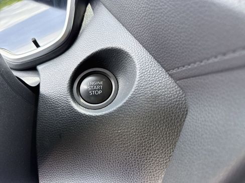Used 2024 Toyota Corolla Cross XLE FWD image 18