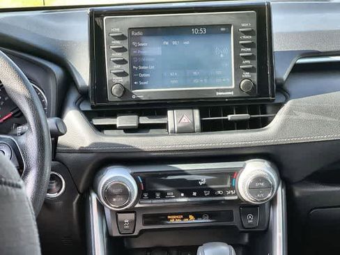 Used 2020 Toyota RAV4 XLE w/ Convenience Package image 18
