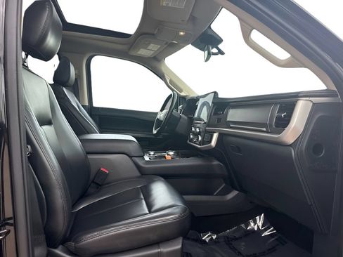 Used 2023 Ford Expedition XLT AWD/4WD image 25