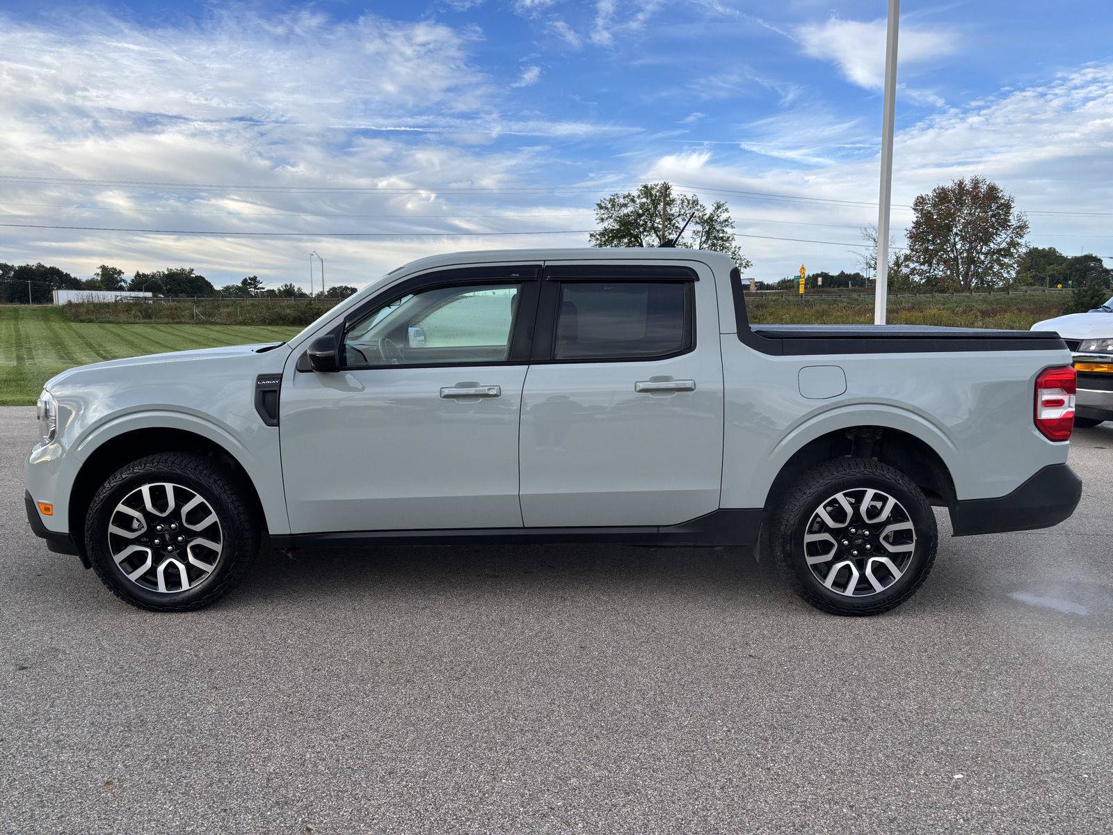 Used 2024 Ford Maverick Lariat FWD image 2