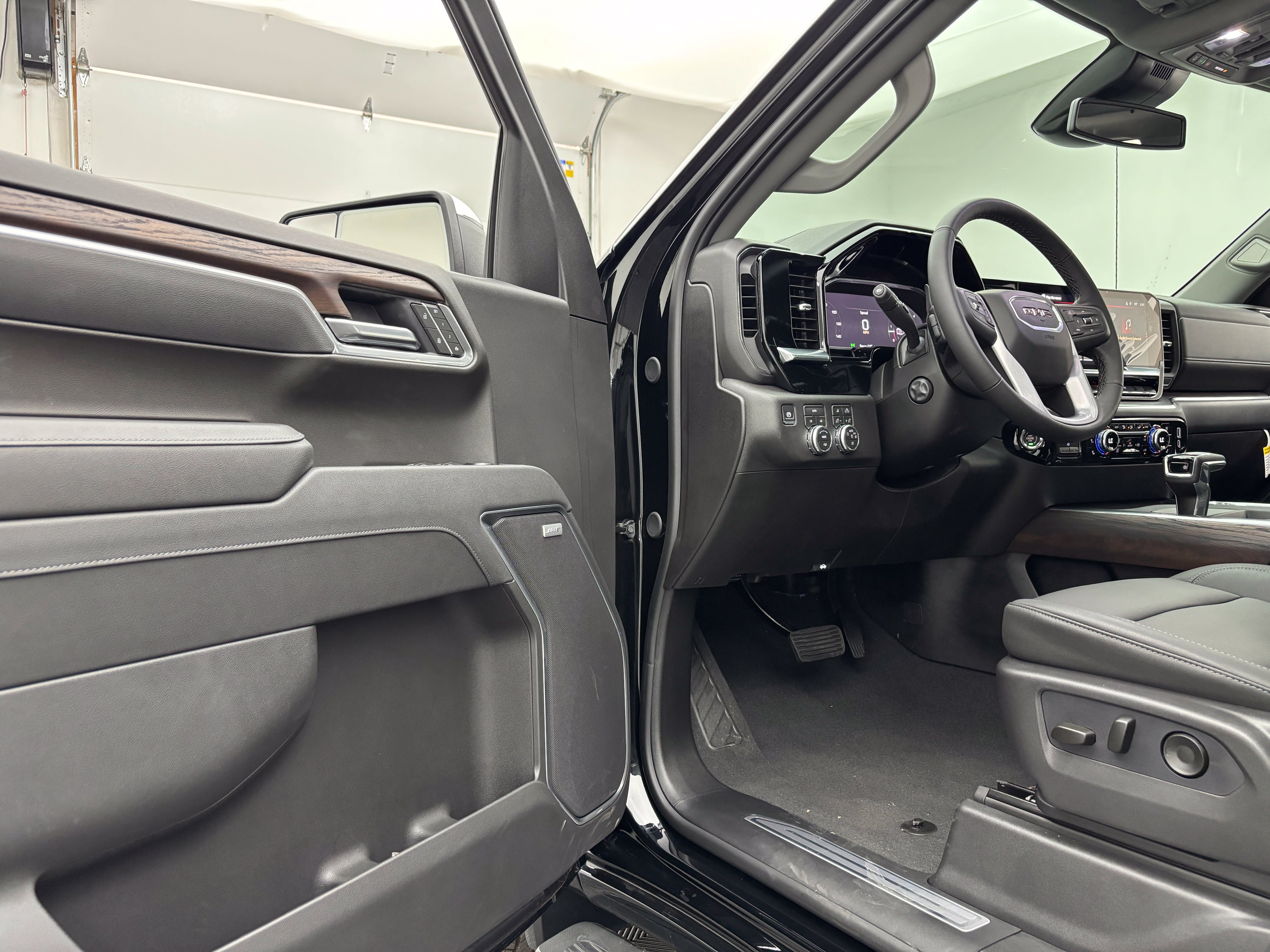 New 2026 GMC Sierra 1500 SLT w/ SLT Premium Package AWD/4WD image 17