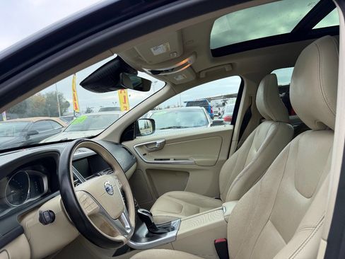 Used 2016 Volvo XC60 T5 Platinum image 11