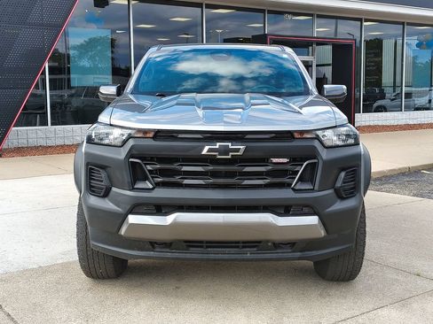 Used 2025 Chevrolet Colorado Trail Boss AWD/4WD image 2