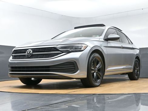 Used 2023 Volkswagen Jetta SE w/ Panoramic Sunroof Package image 48