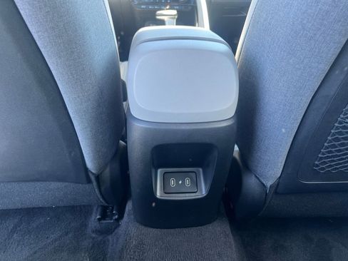 Used 2025 Hyundai Elantra Limited image 24