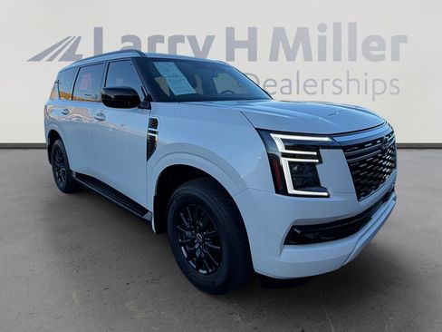 Used 2025 Nissan Armada SV image 7