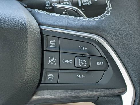 New 2025 Jeep Grand Cherokee Limited w/ Luxury Tech Group II image 21