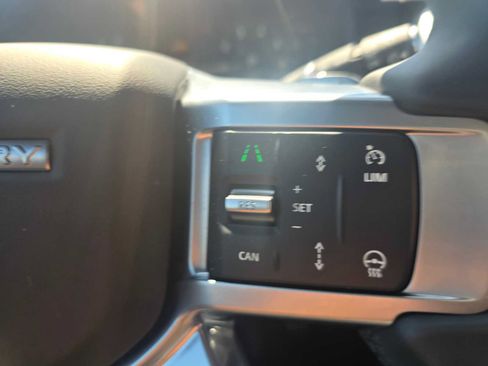 Used 2025 Land Rover Discovery Dynamic SE AWD/4WD image 35