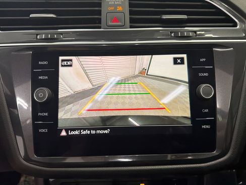 Used 2023 Volkswagen Tiguan SE w/ Panoramic Sunroof Package FWD image 30