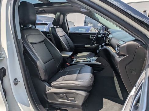 Used 2022 Ford Explorer Limited w/ Equipment Group 301A image 31