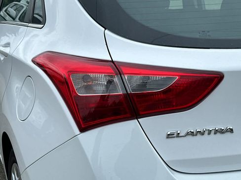 Used 2017 Hyundai Elantra GT FWD image 15