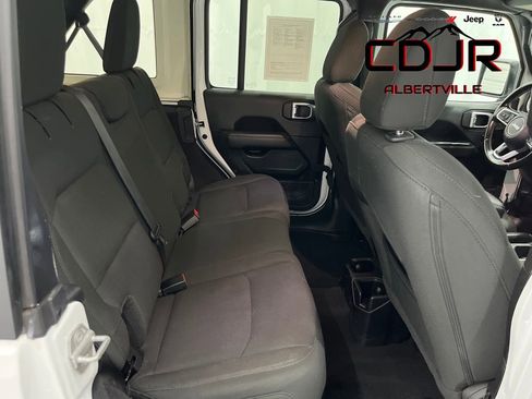 Used 2020 Jeep Wrangler Unlimited Sahara AWD/4WD image 17