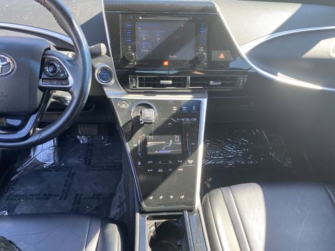Used 2017 Toyota Mirai image 14