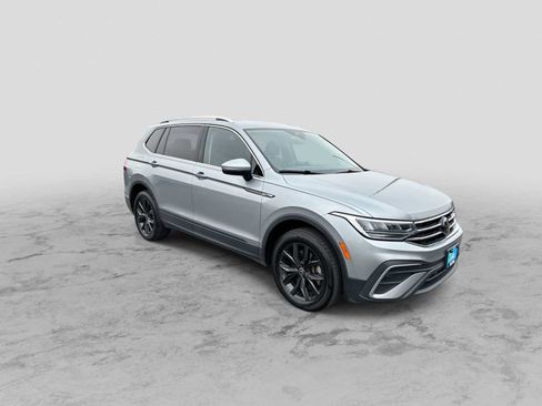 Used 2024 Volkswagen Tiguan SE AWD/4WD image 2