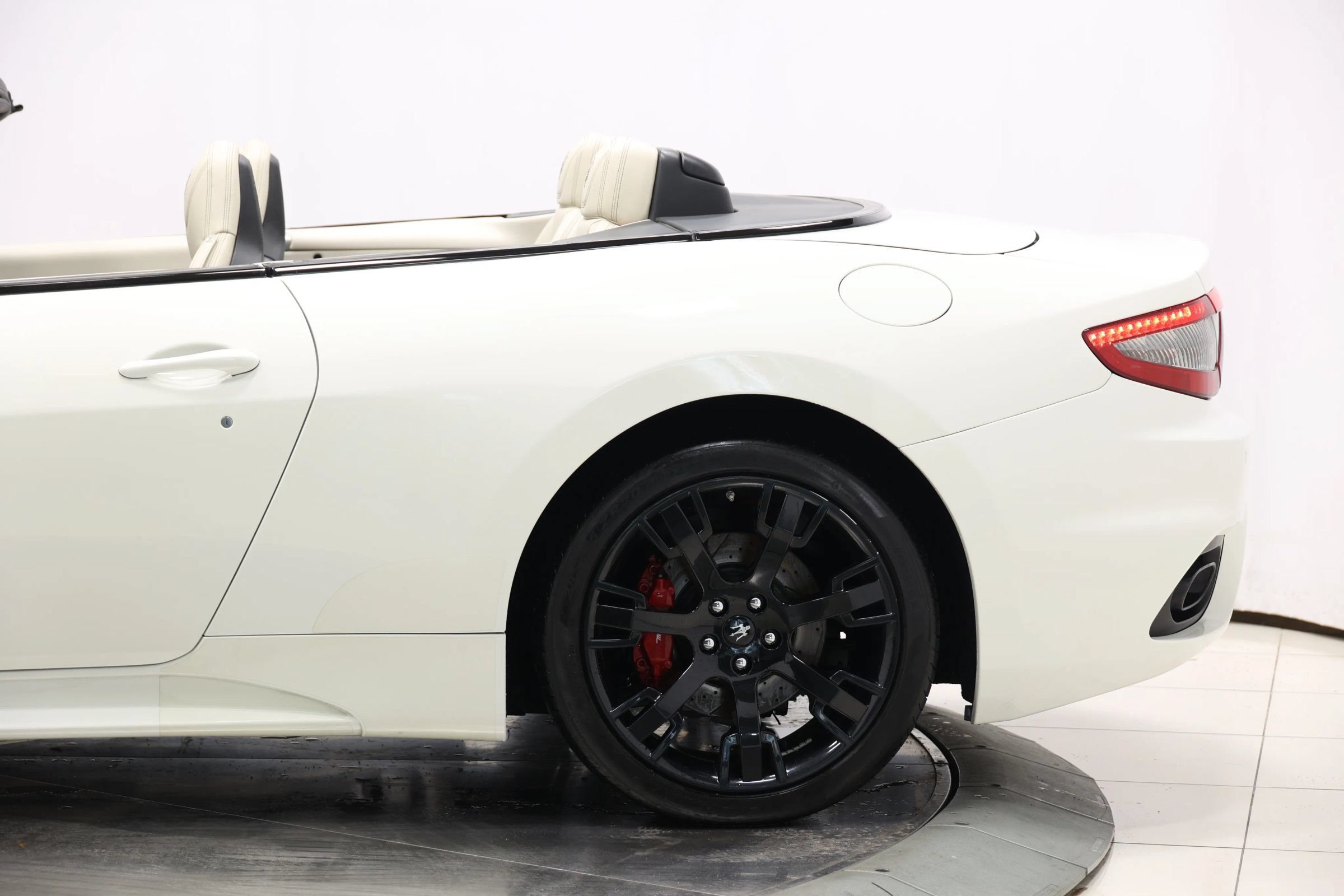Used 2018 Maserati GranTurismo Sport RWD image 9