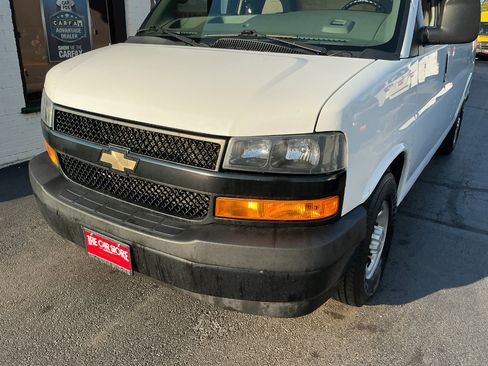 Used 2021 Chevrolet Express 3500 w/ Driver Convenience Package image 21