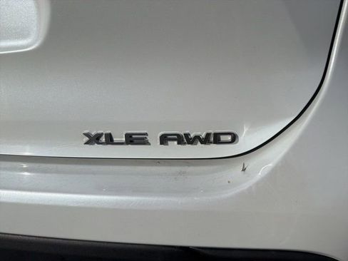 Used 2025 Toyota Highlander XLE AWD/4WD image 10