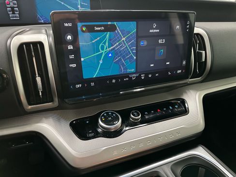 Certified 2025 Ford Expedition Active image 40