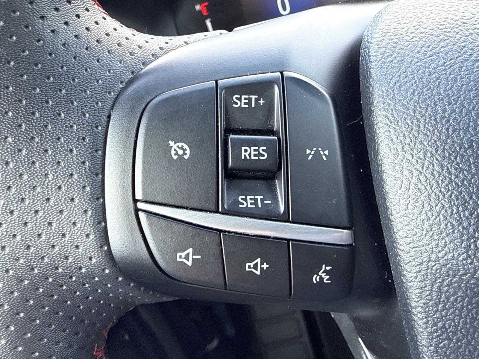 Used 2025 Ford Escape ST-Line Select AWD/4WD image 21