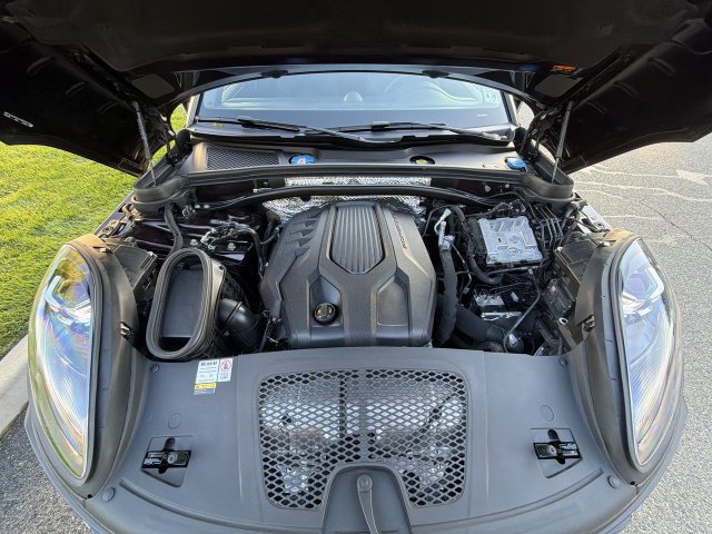 Used 2023 Porsche Macan Turbo AWD/4WD image 14