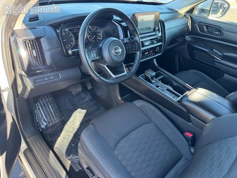 Used 2025 Nissan Pathfinder SV image 15