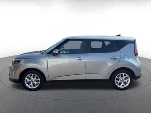 Used 2025 Kia Soul LX w/ LX Technology Package FWD image 6