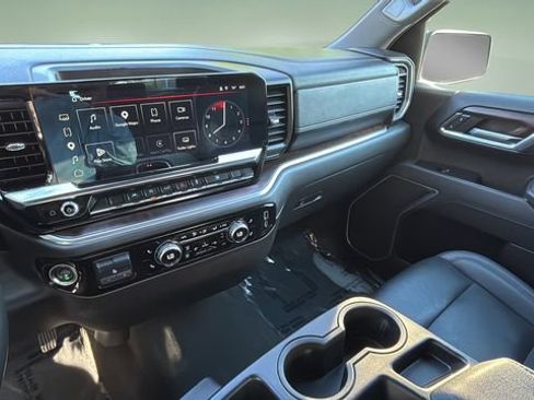 Used 2025 GMC Sierra 1500 SLT AWD/4WD image 25