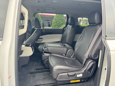 Used 2022 Kia Carnival SX image 19