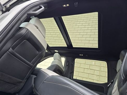 Used 2023 Ford F150 Lightning Platinum image 33