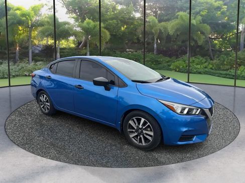 Used 2020 Nissan Versa S FWD image 3