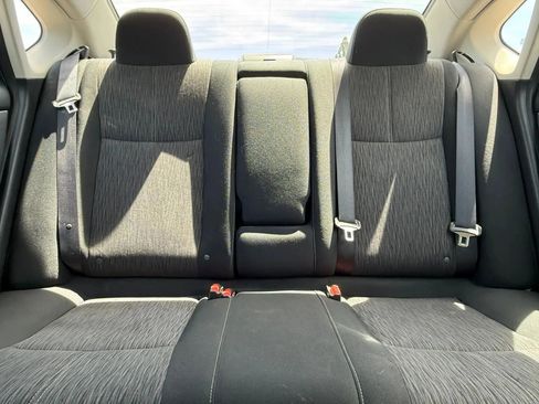 Used 2015 Nissan Sentra SV FWD image 22