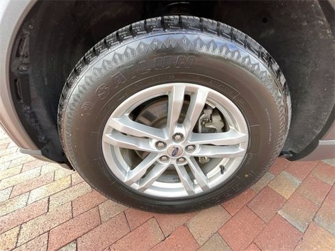 Used 2022 Ford Explorer XLT w/ Equipment Group 202A image 10