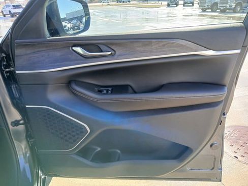 New 2026 Jeep Grand Cherokee L Limited image 16