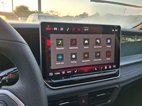 New 2026 Volkswagen Tiguan SE R-Line FWD image 9