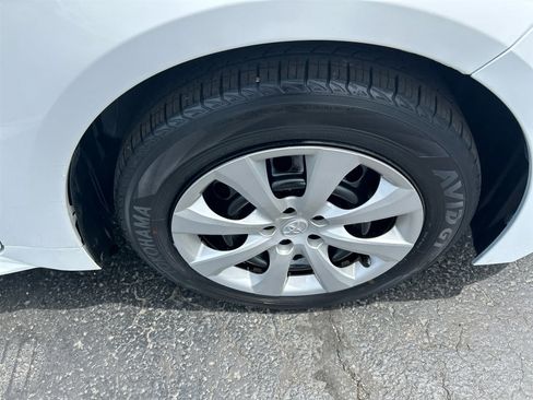 Used 2021 Toyota Corolla LE image 9