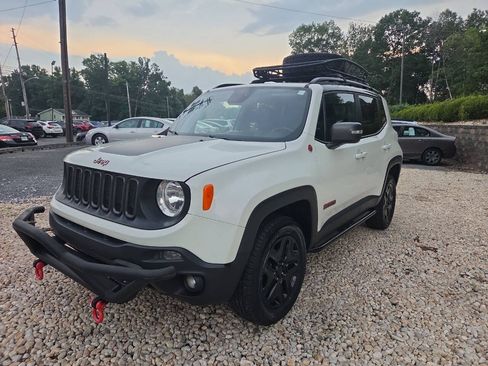 Used 2018 Jeep Renegade Trailhawk AWD/4WD image 3