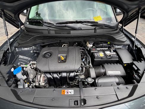 Used 2025 Kia Soul LX w/ LX Technology Package FWD image 31