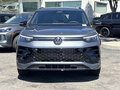 New 2026 Volkswagen Tiguan SE R-Line FWD image 8