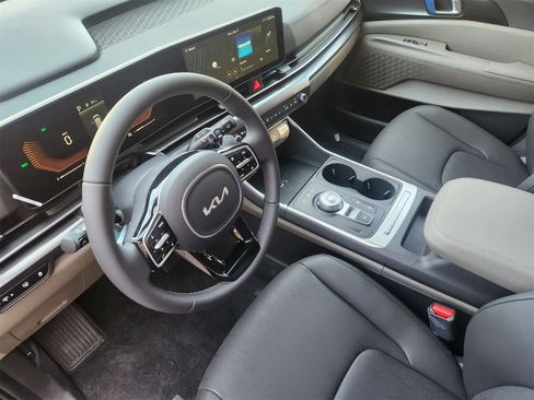 New 2026 Kia Carnival LXS image 2