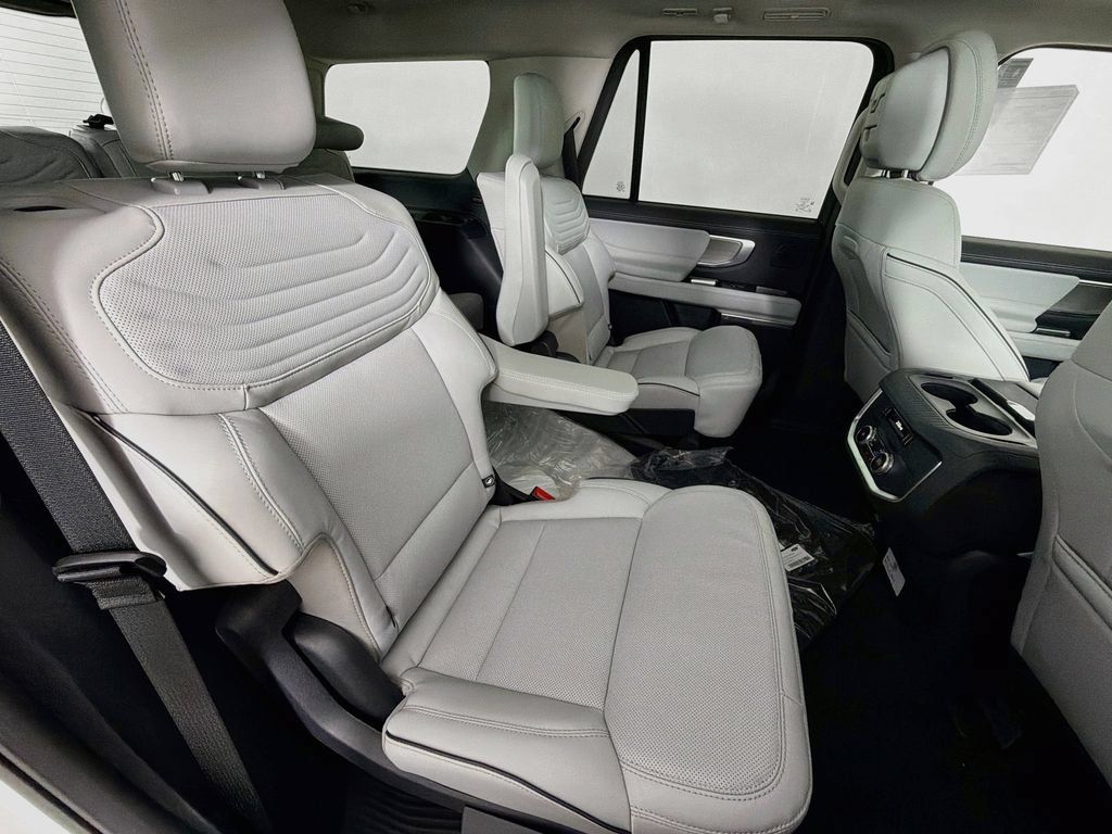 New 2027 Ford Expedition Platinum w/ Platinum Ultimate Package AWD/4WD image 24