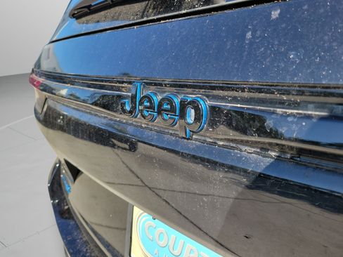 Used 2024 Jeep Grand Cherokee Trailhawk AWD/4WD image 30