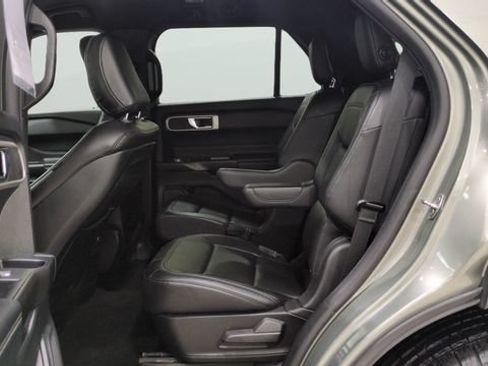 Used 2020 Ford Explorer XLT w/ Equipment Group 202A AWD/4WD image 13