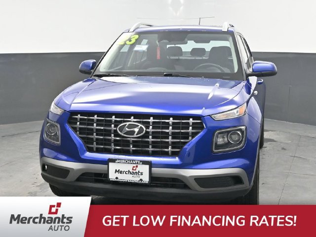 Used 2023 Hyundai Venue SEL FWD image 2