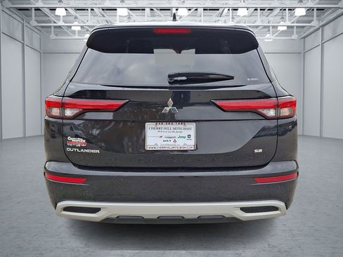 Used 2024 Mitsubishi Outlander SE image 4