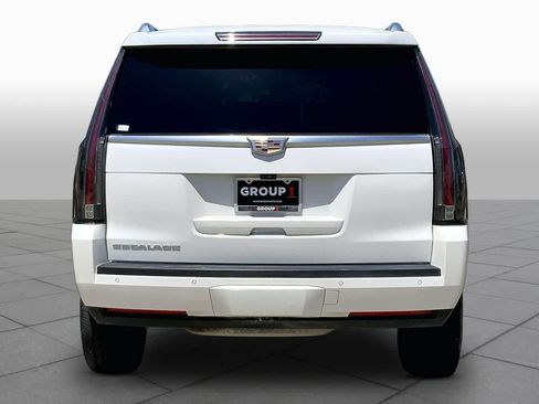 Used 2017 Cadillac Escalade Luxury AWD/4WD image 5