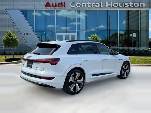Used 2022 Audi e-tron Premium Plus w/ Premium Plus Package image 9