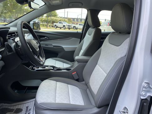 Used 2023 Chevrolet Bolt EUV Premier FWD image 16