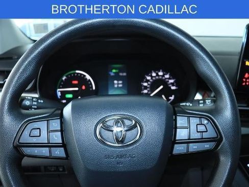 Used 2024 Toyota Sienna LE AWD/4WD image 17
