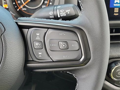 New 2025 Jeep Gladiator Sport image 6