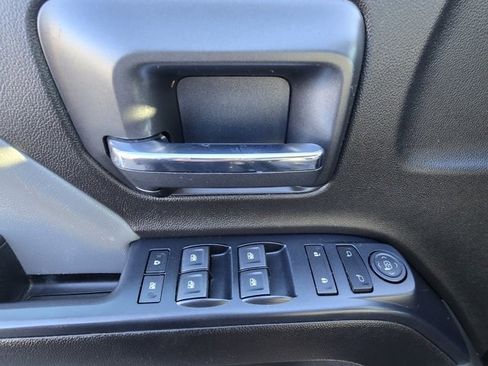 Used 2018 Chevrolet Silverado 1500 Custom w/ Custom Value Package image 11